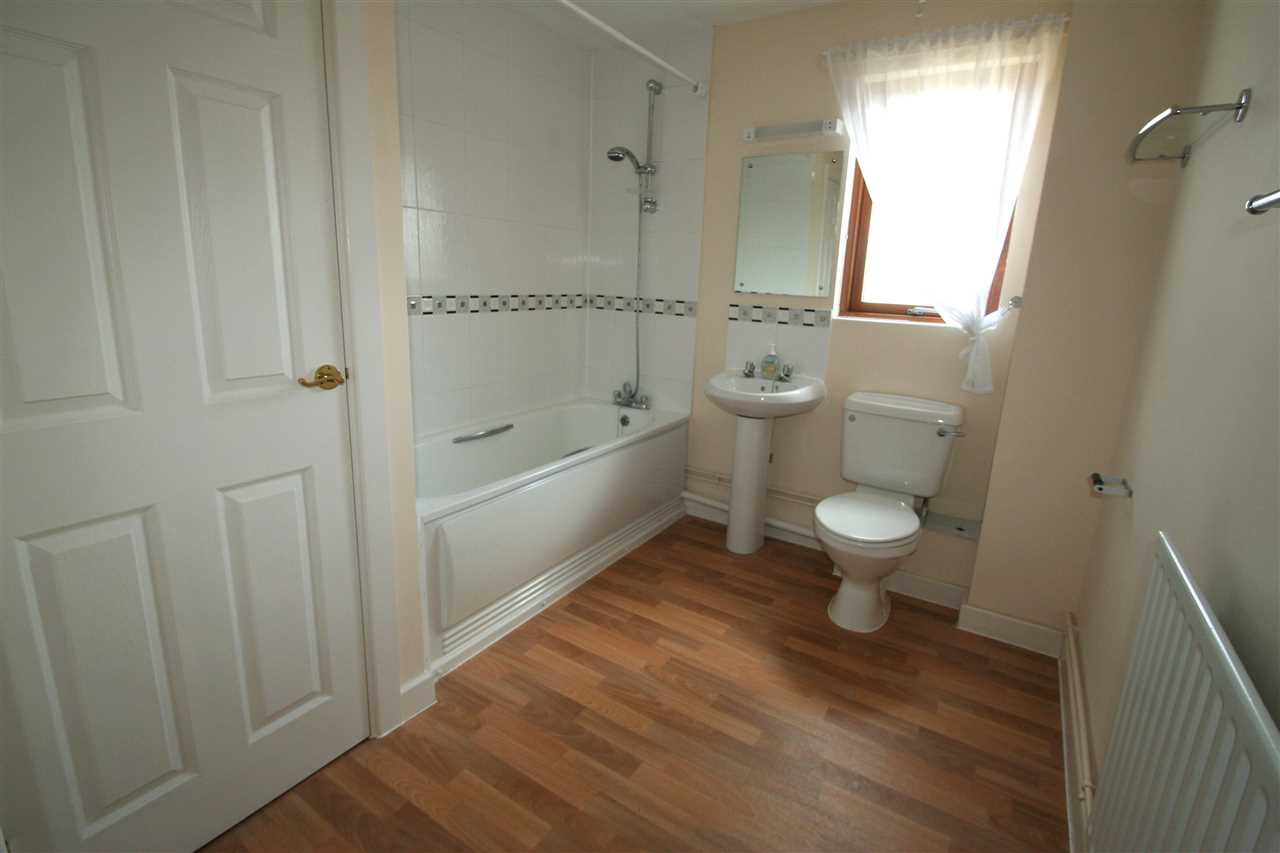 Oakridge, Basingstoke, Hampshire - Picture 5