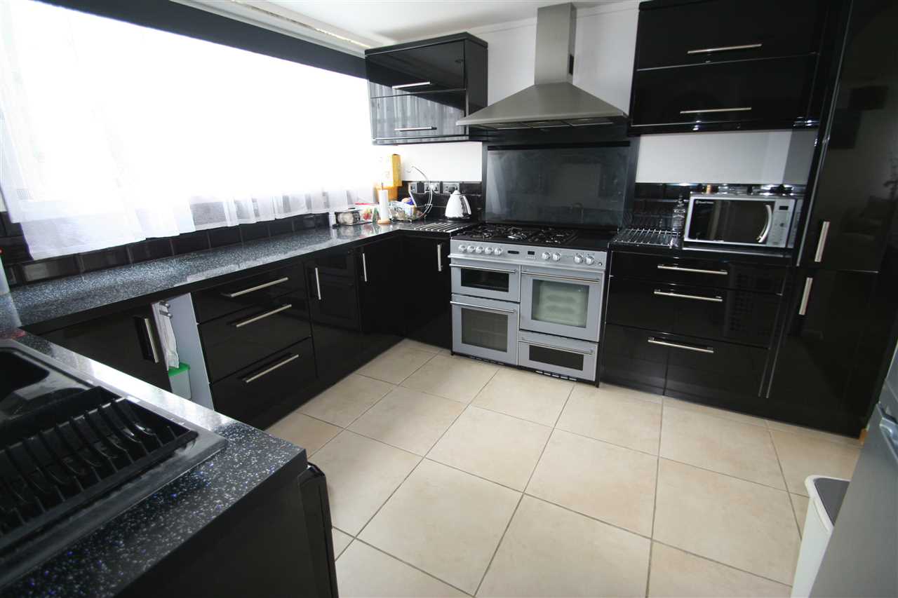 Millard Close - Picture 2