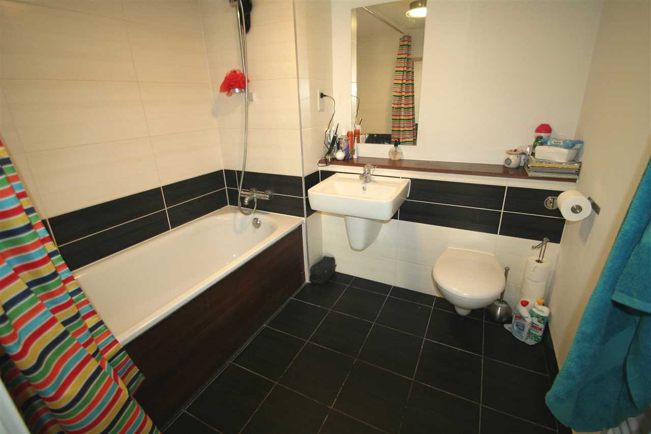 Skyline Plaza, Town Centre, Basingstoke, Hants - Picture 5