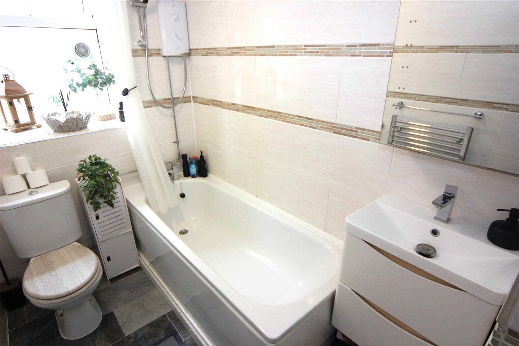 Malvern Court, Hill Rise, Slough, Berkshire - Print - Picture 6