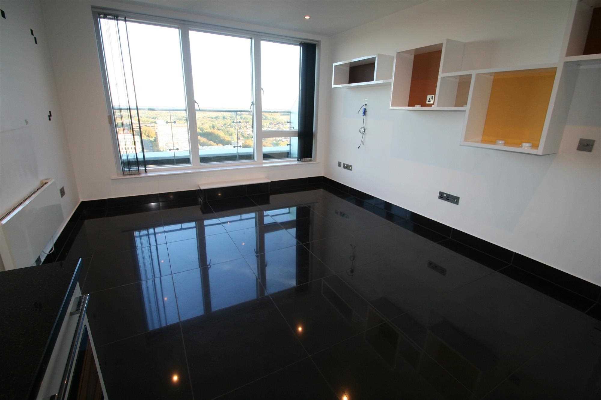 Penthouse Apartment, Skykline Plaza, Basingstoke - Picture 5