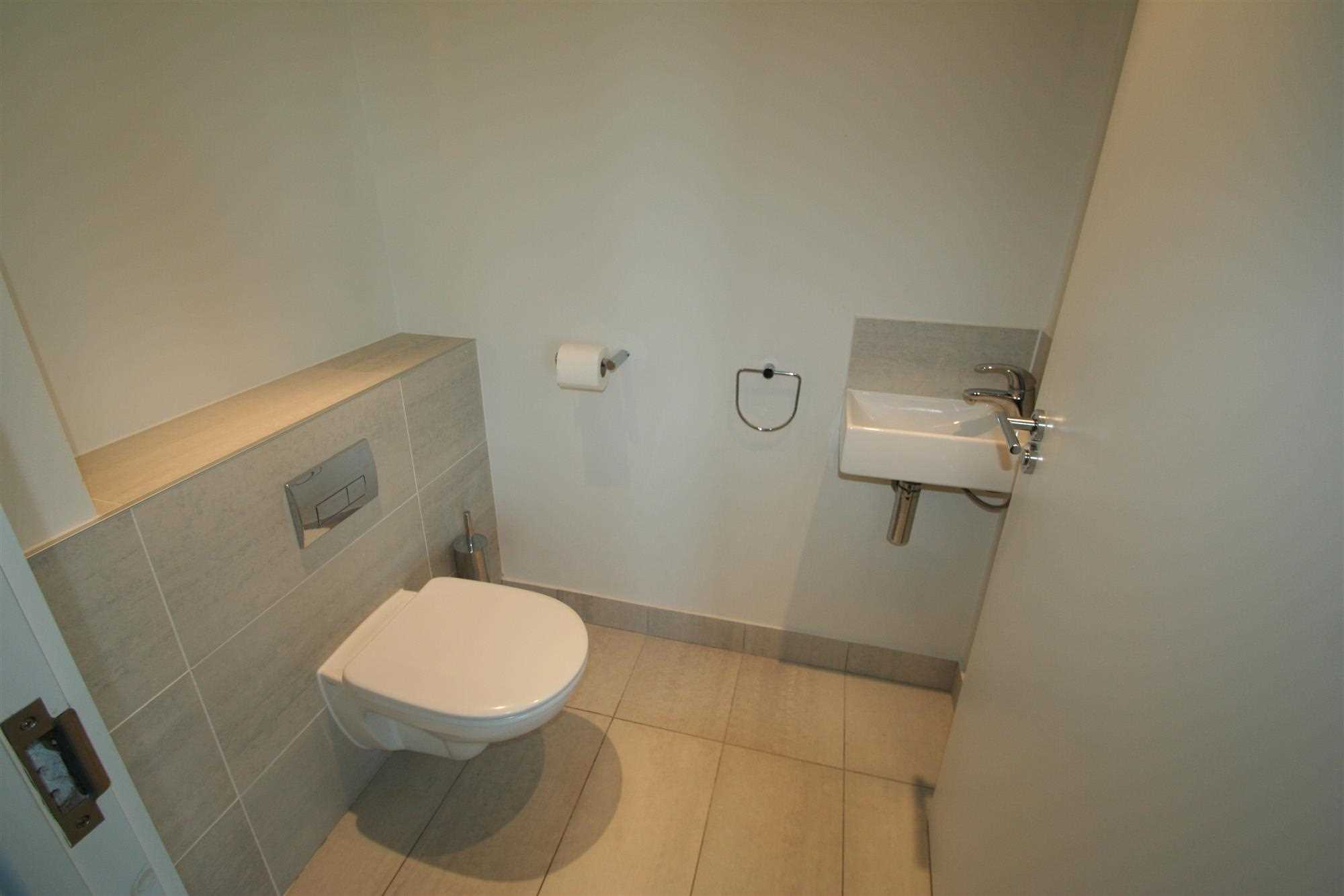 Penthouse Apartment, Skykline Plaza, Basingstoke - Picture 6