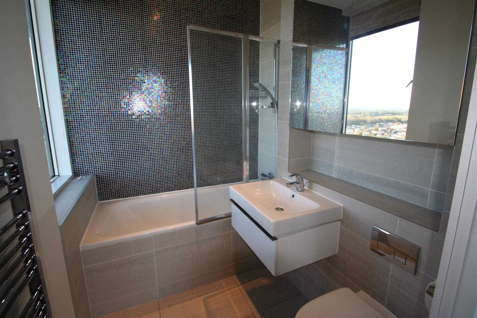Penthouse Apartment, Skykline Plaza, Basingstoke - Picture 10