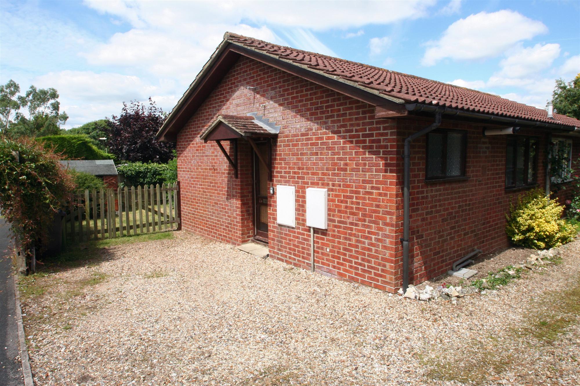 Gracemere Crescent, Kempshott, Basingstoke, Hampshire - Picture 1