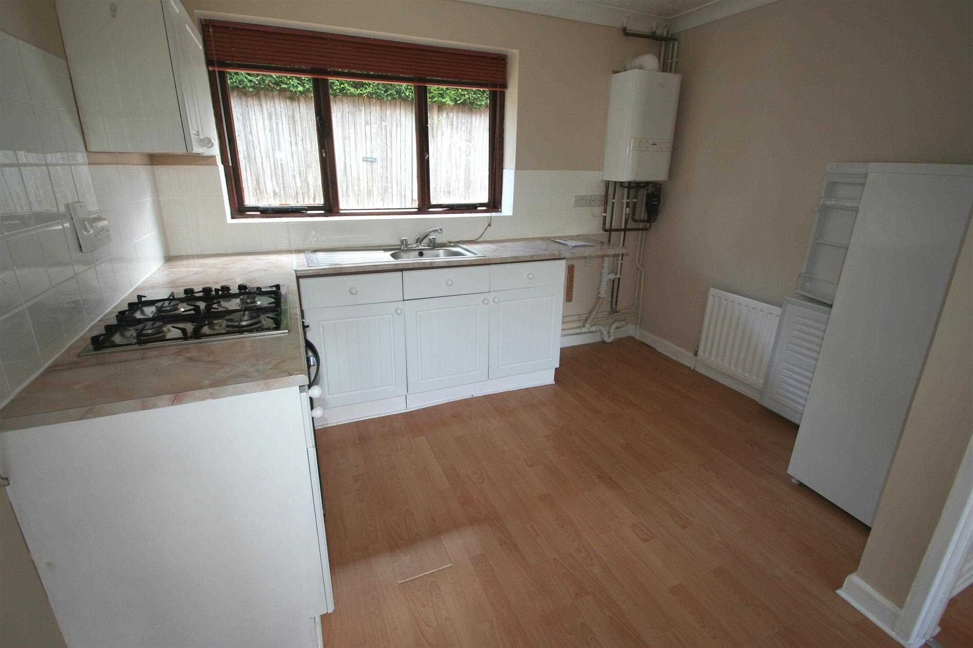 Gracemere Crescent, Kempshott, Basingstoke, Hampshire - Picture 3