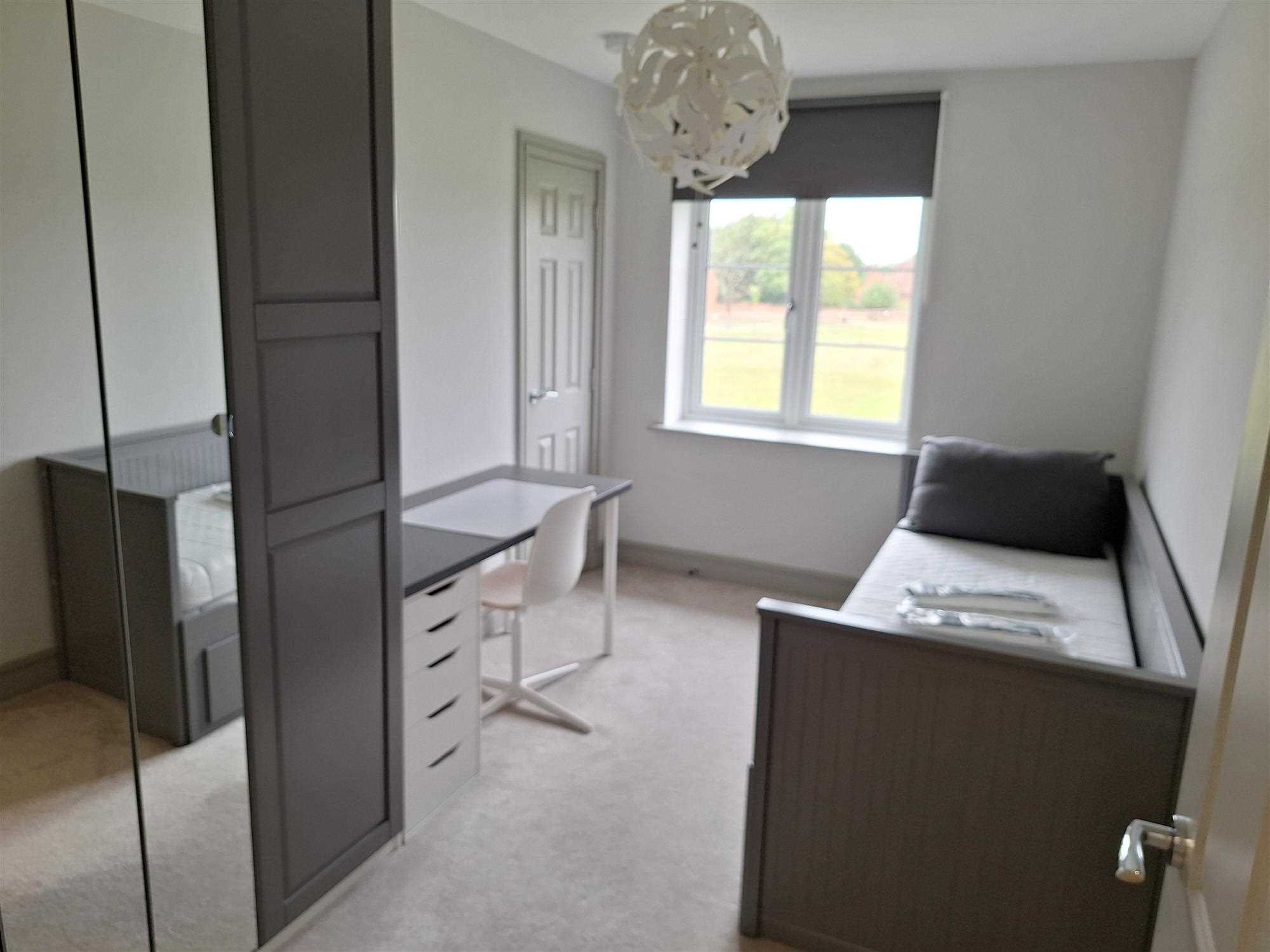 The Pavillion, Victory Gardens, Arborfield Green, Reading, Berkshire - Picture 14