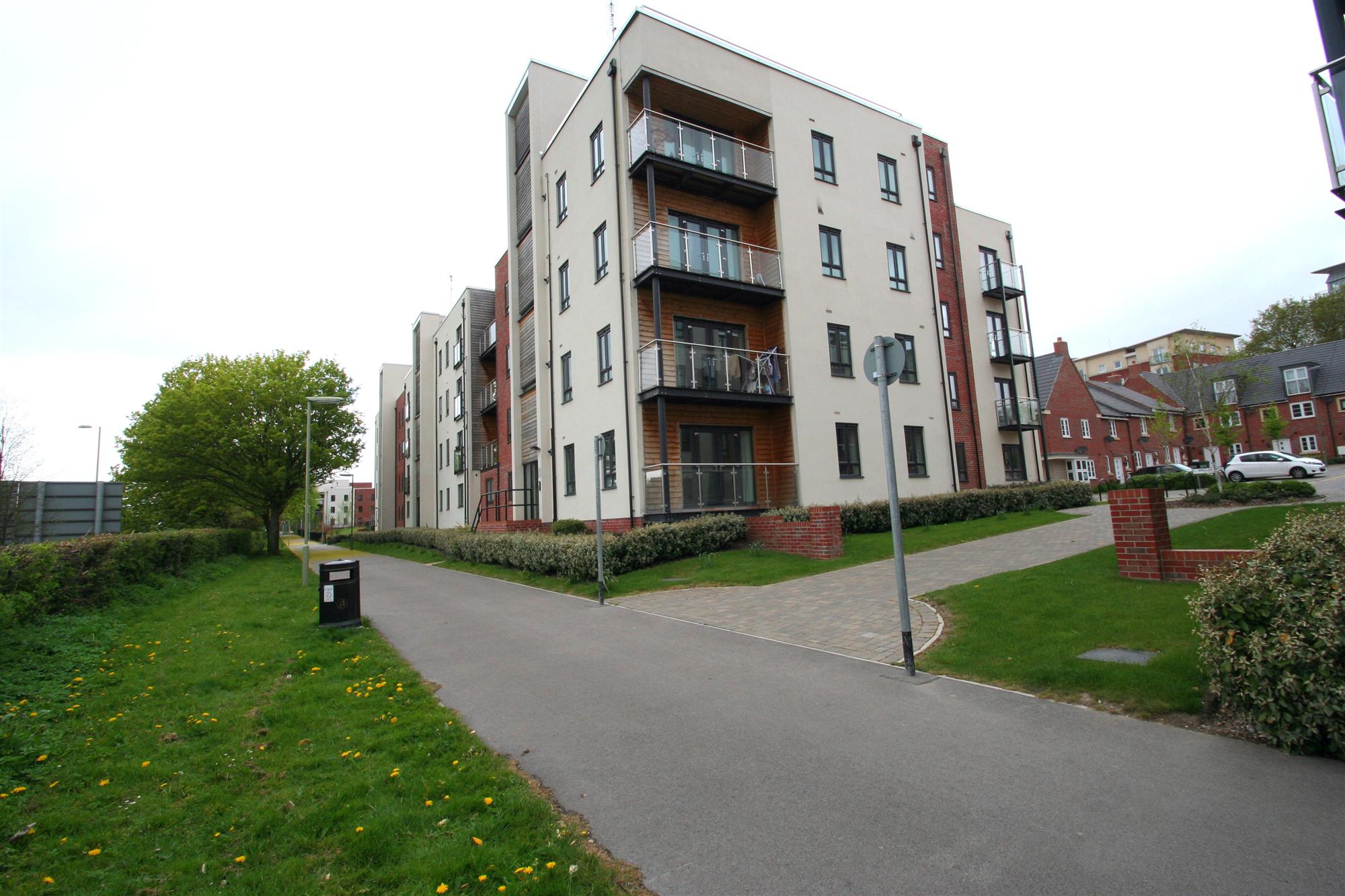 Sinclair Drive, Town Centre, Basingstoke, Hampshire - Picture 1