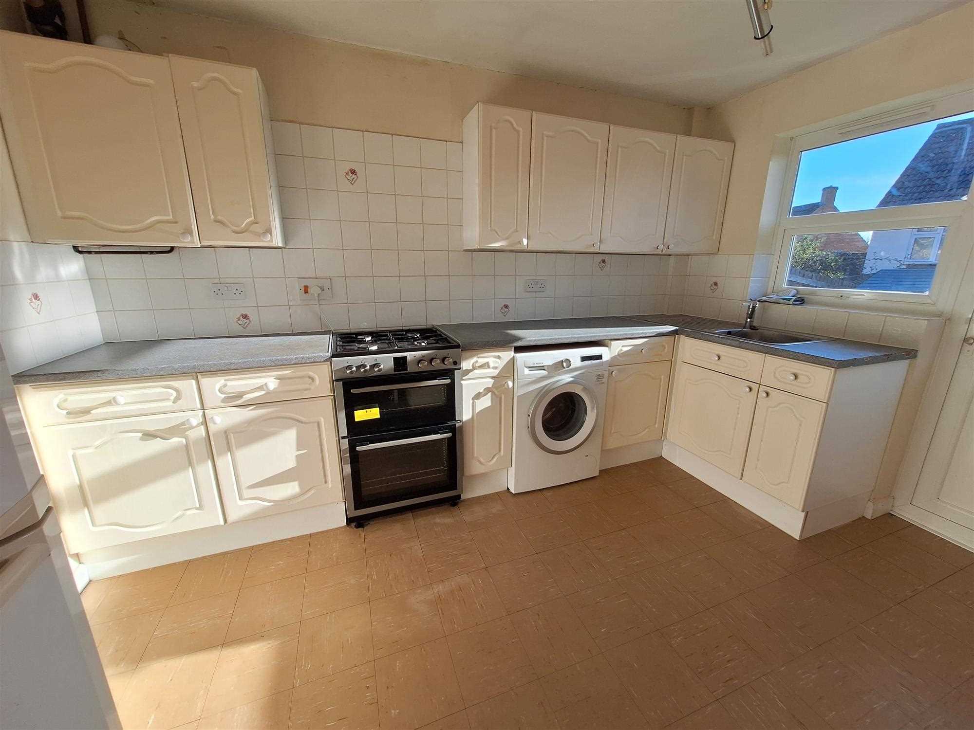 Badgers Bank, Lychpit, Basingstoke, Hampshire - Picture 3