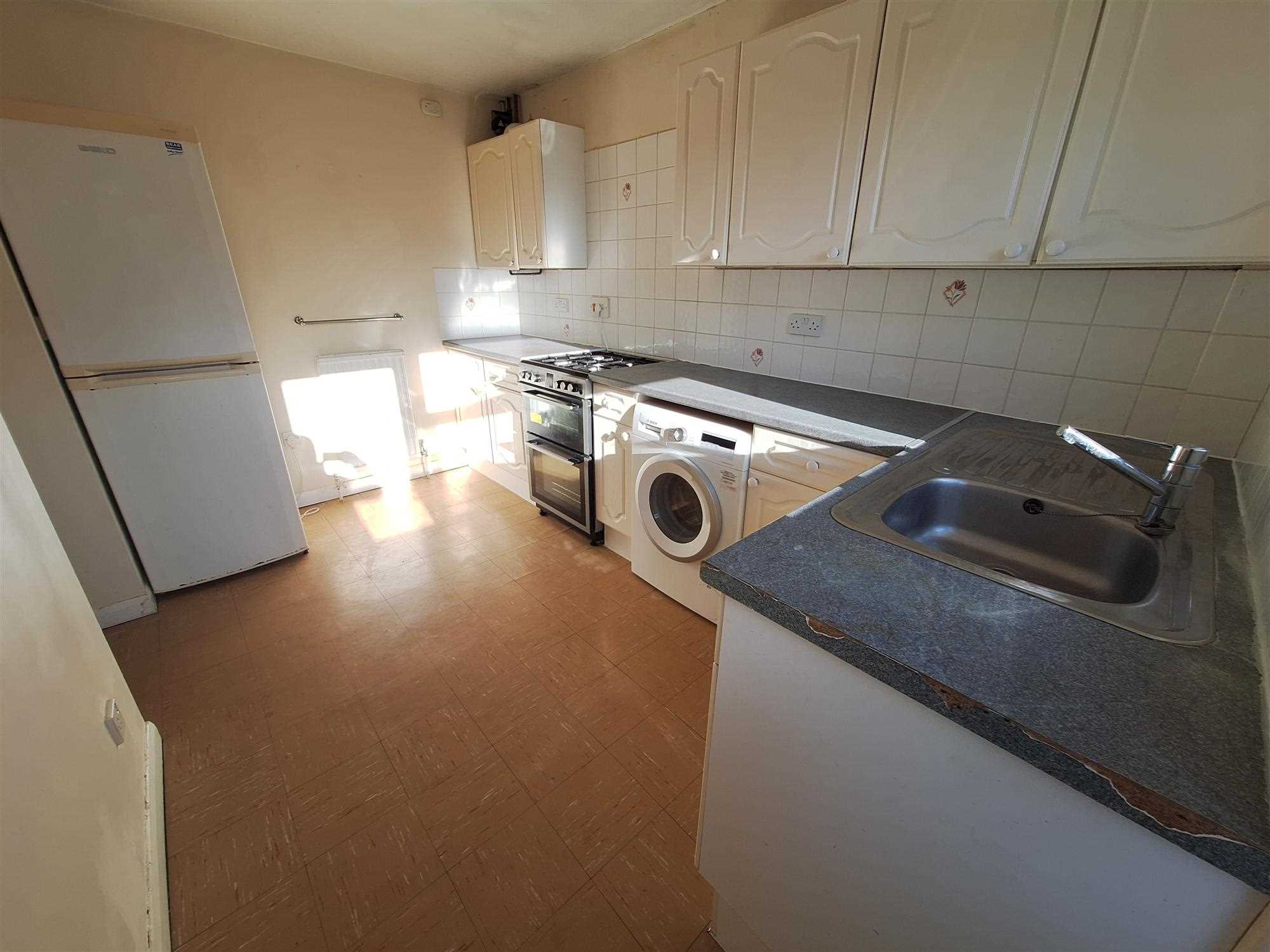 Badgers Bank, Lychpit, Basingstoke, Hampshire - Picture 4