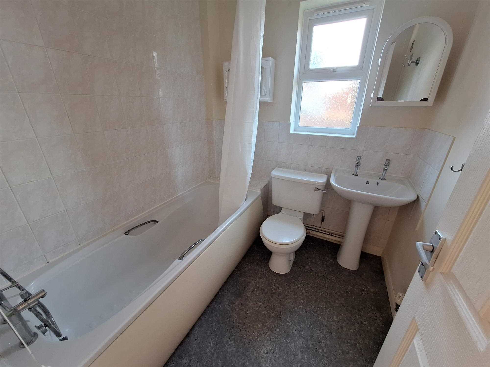 Badgers Bank, Lychpit, Basingstoke, Hampshire - Picture 7