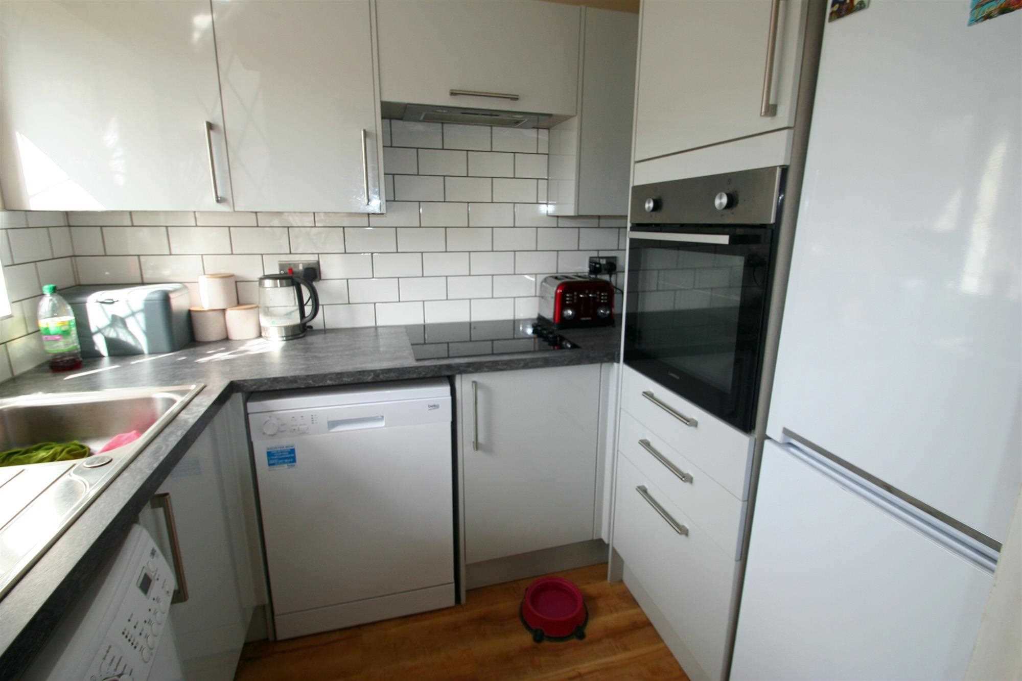 Warblington Close, Tadley, Hampshire - Picture 3