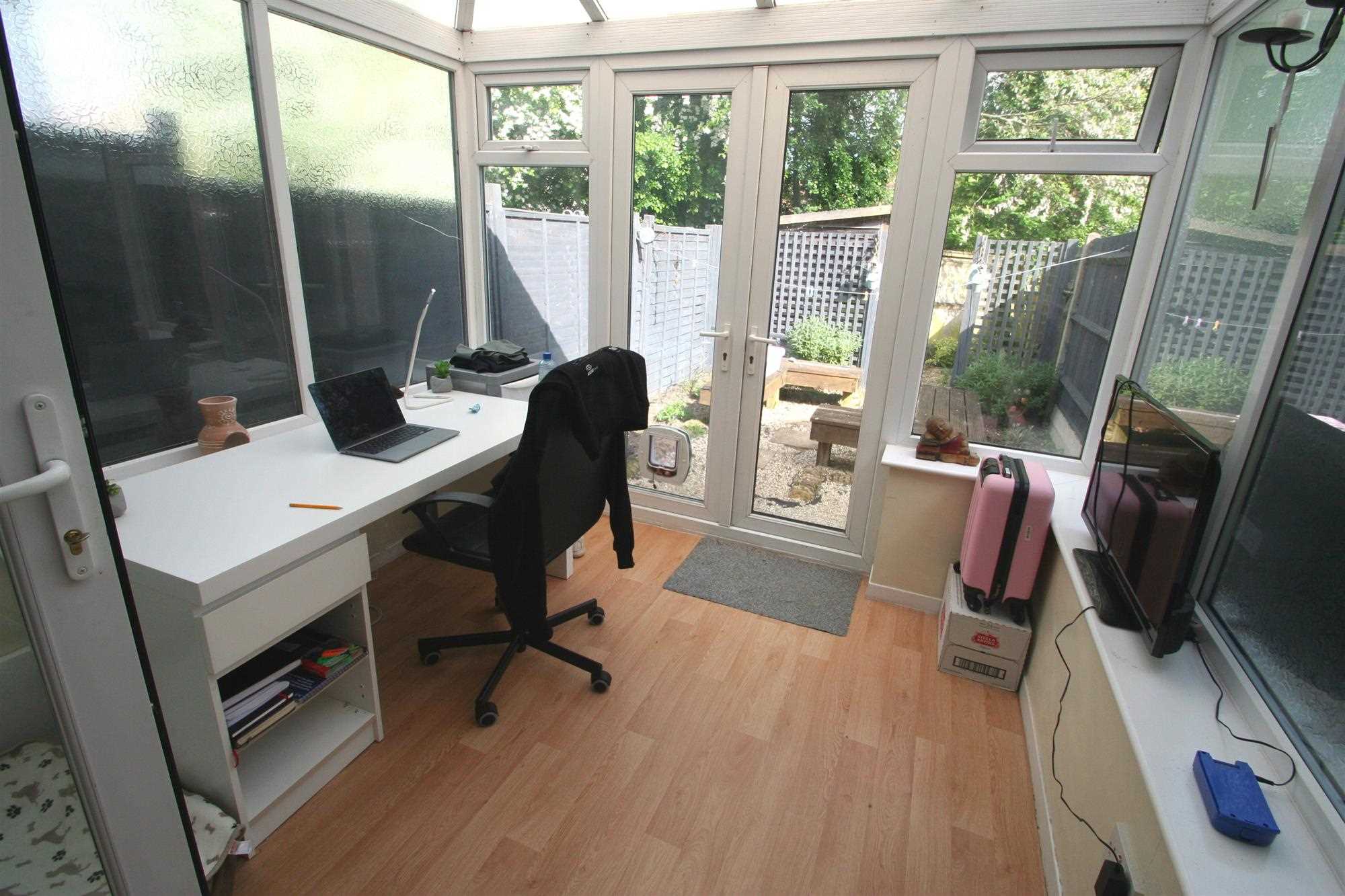 Warblington Close, Tadley, Hampshire - Picture 4