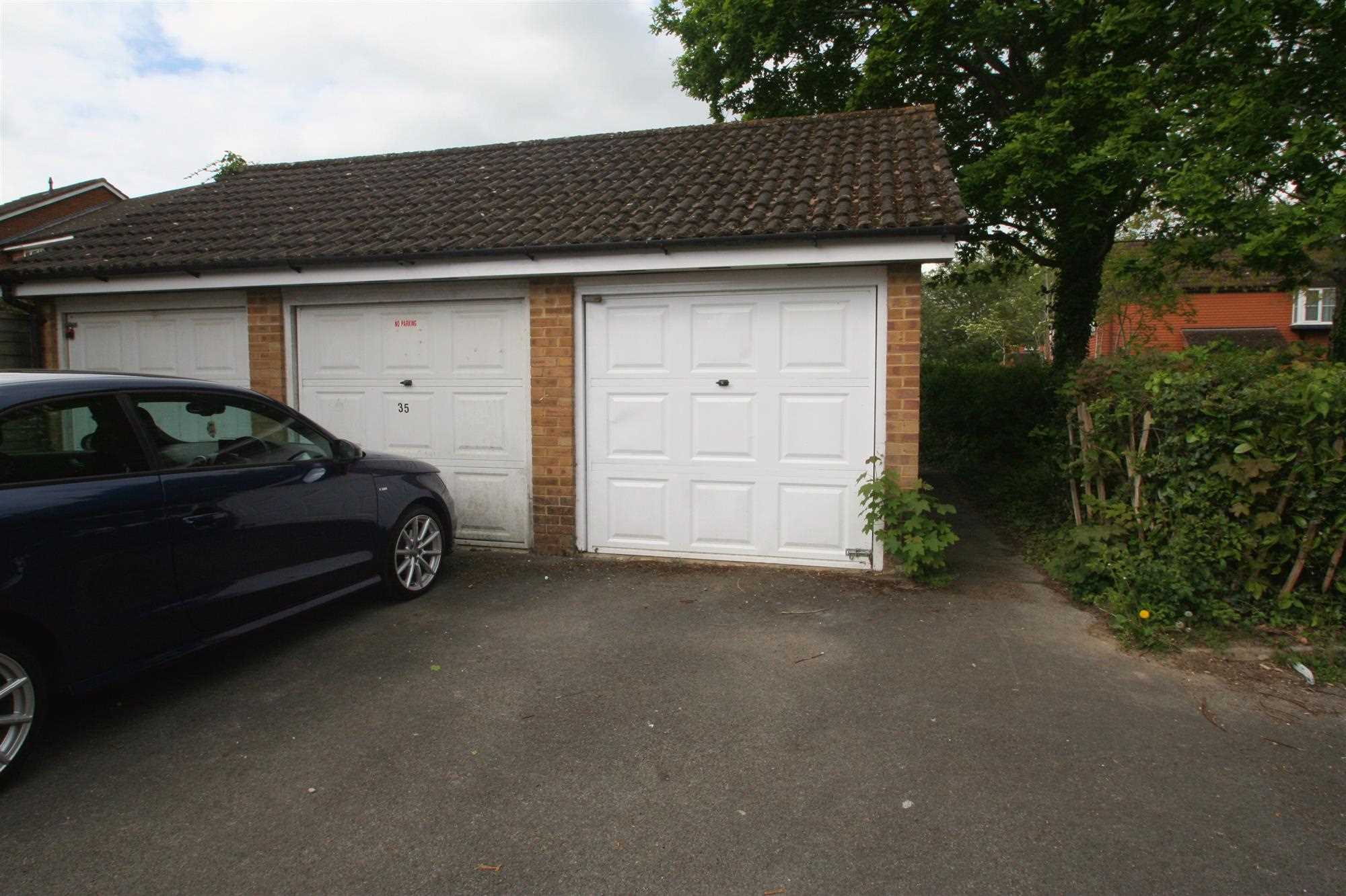 Warblington Close, Tadley, Hampshire - Print - Picture 11