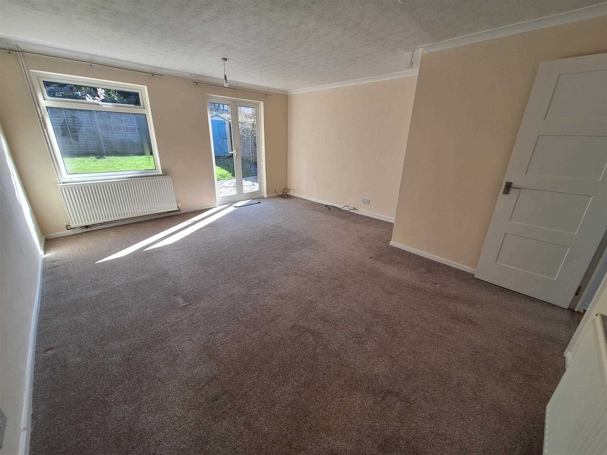 Winchfield Gardens, Tadley, Hampshire - Picture 2