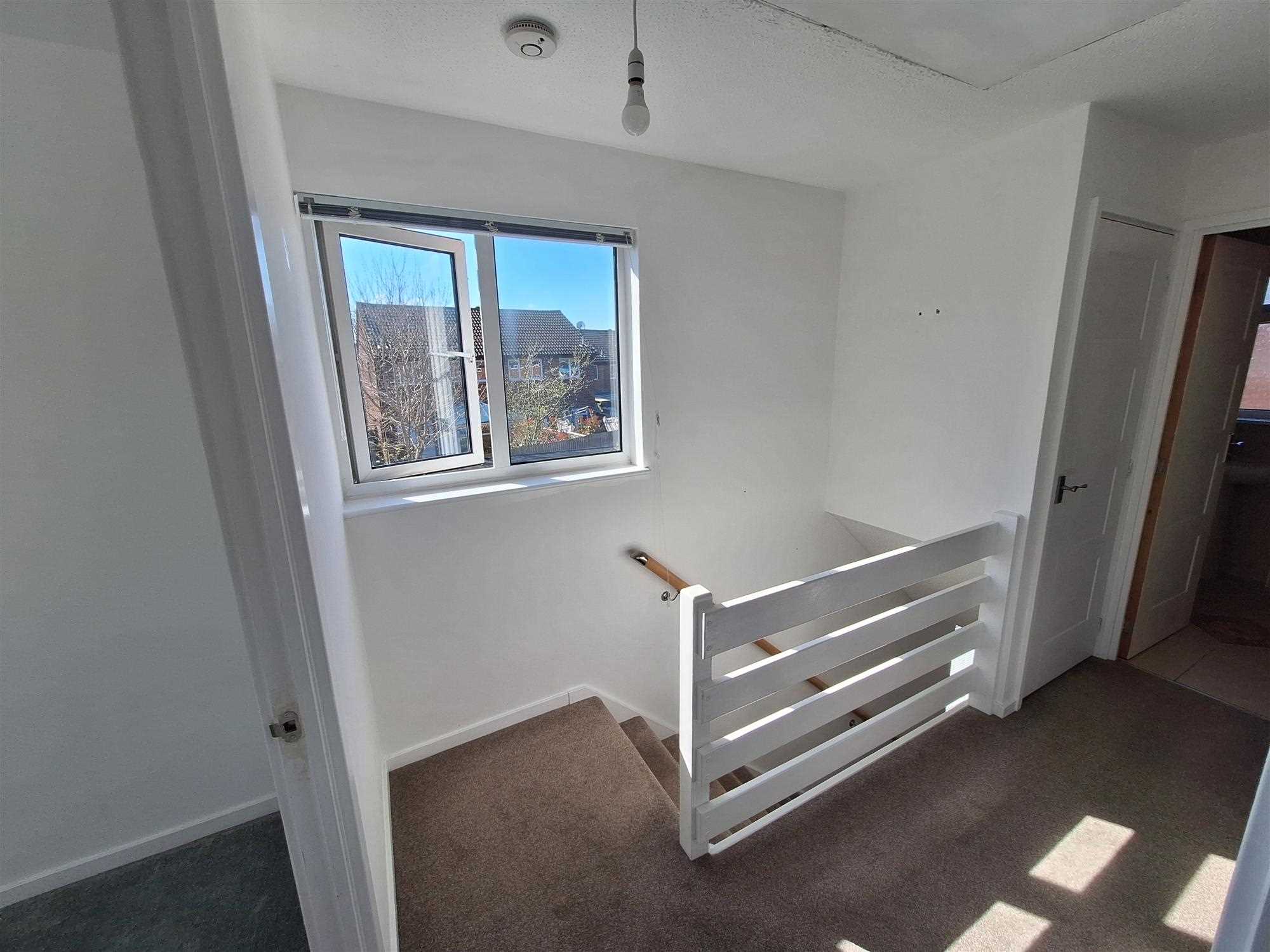 Winchfield Gardens, Tadley, Hampshire - Picture 4