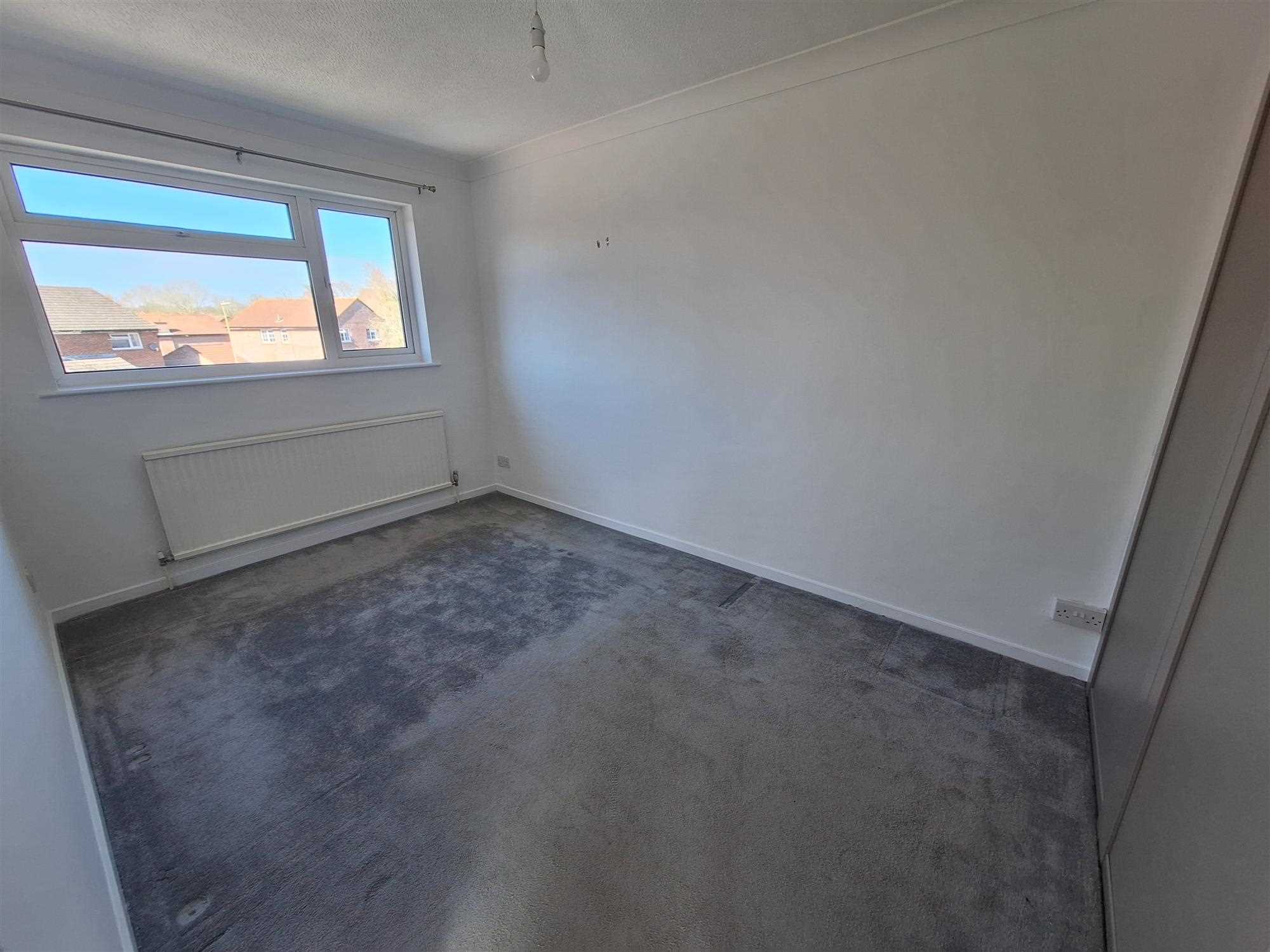 Winchfield Gardens, Tadley, Hampshire - Picture 5