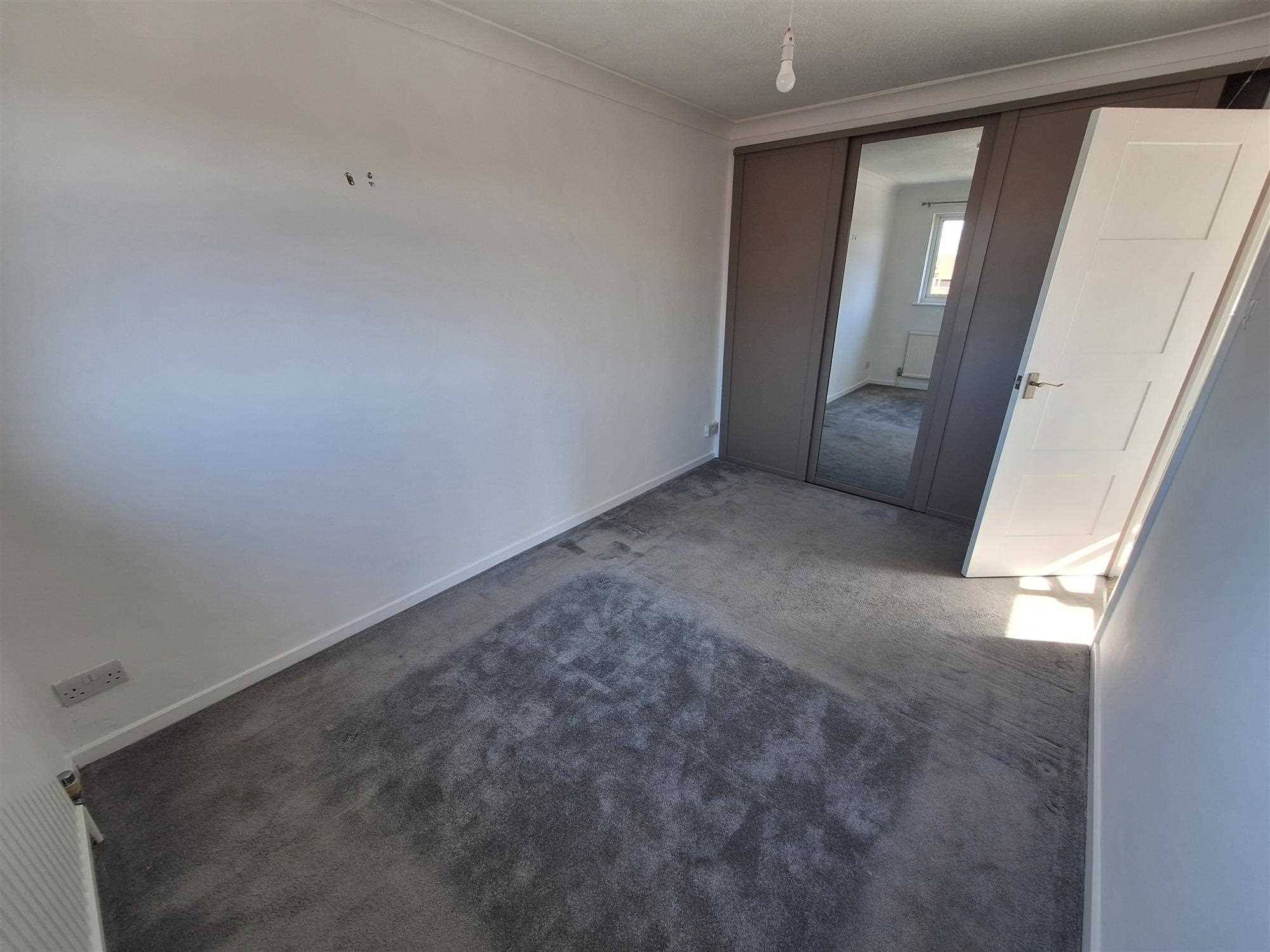 Winchfield Gardens, Tadley, Hampshire - Picture 6