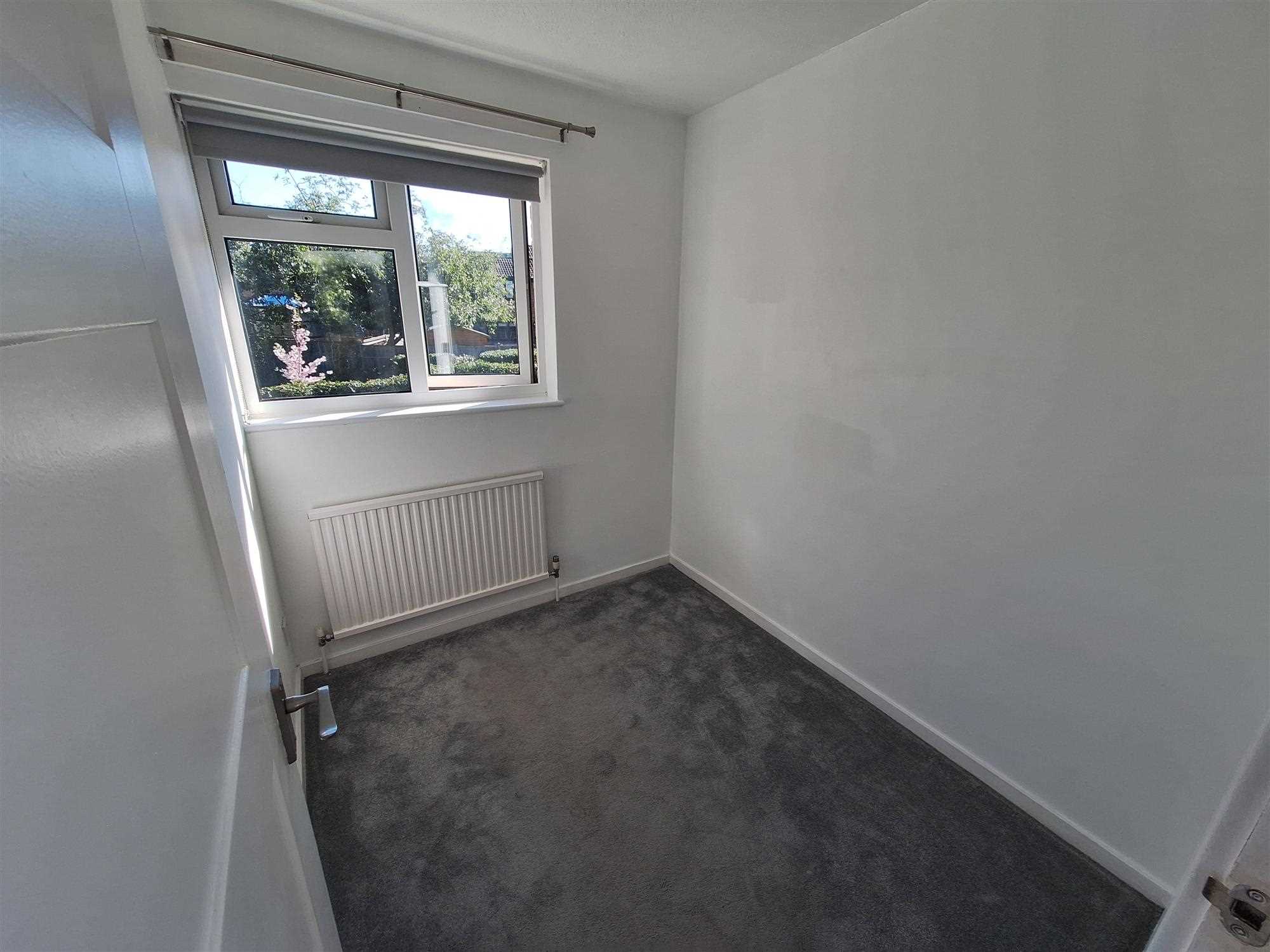 Winchfield Gardens, Tadley, Hampshire - Picture 8