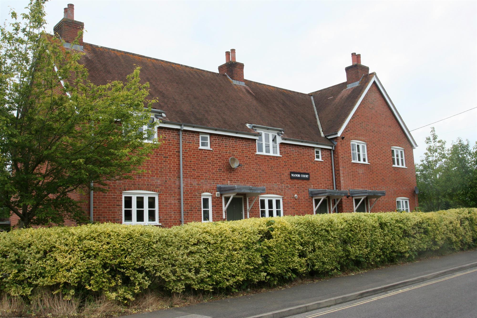 Manor Court - Picture 1