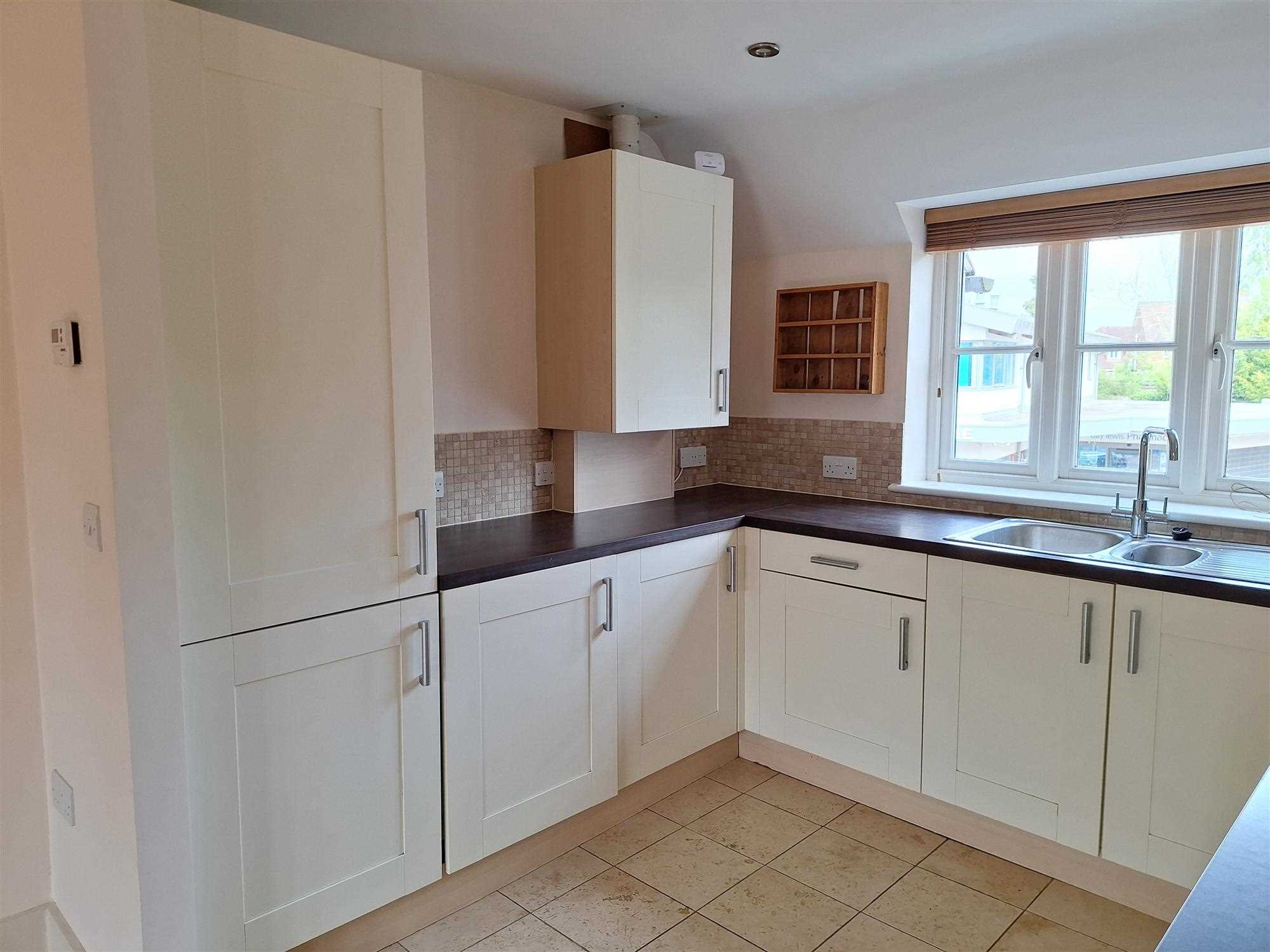 Manor Court - Picture 4