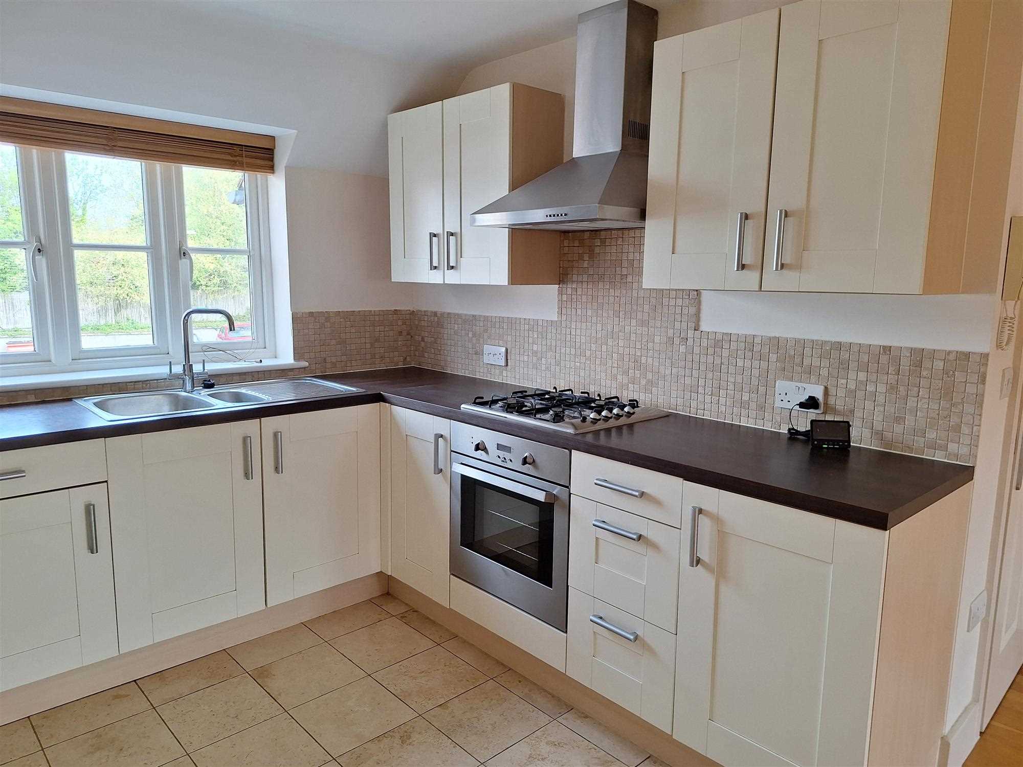 Manor Court - Picture 5