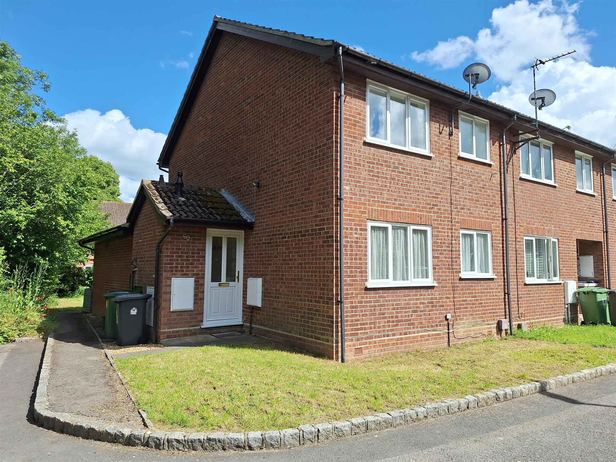 Chineham, Basingstoke, Hampshire - Picture 1