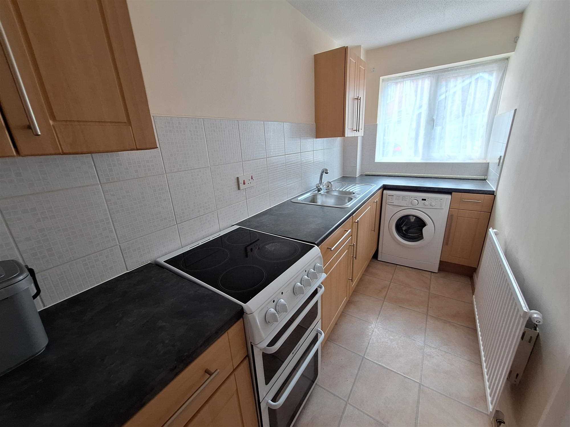 Chineham, Basingstoke, Hampshire - Picture 2
