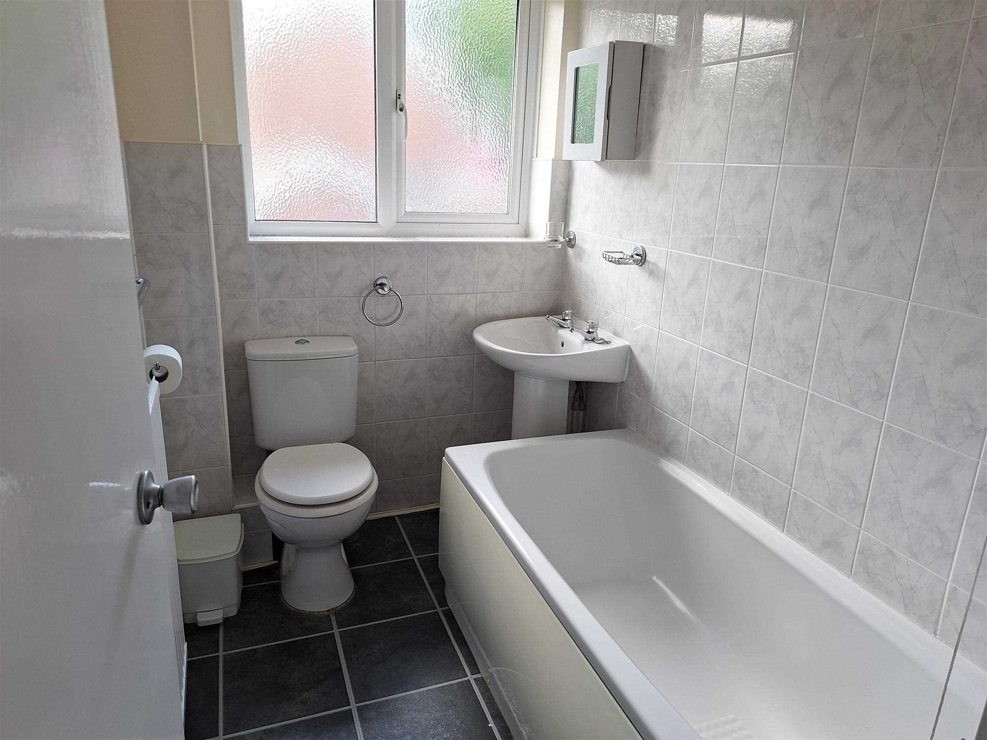 Chineham, Basingstoke, Hampshire - Picture 6