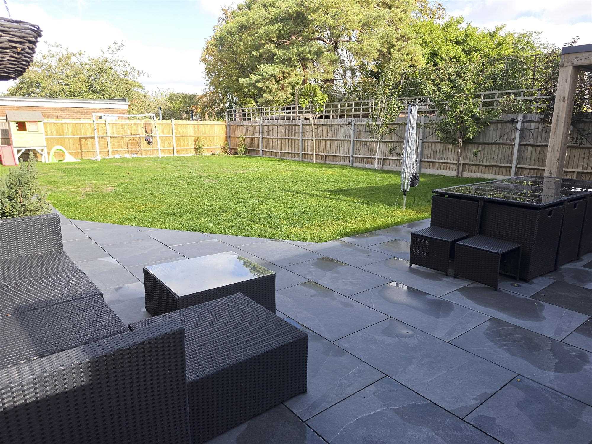 Byfleet Avenue - Picture 28