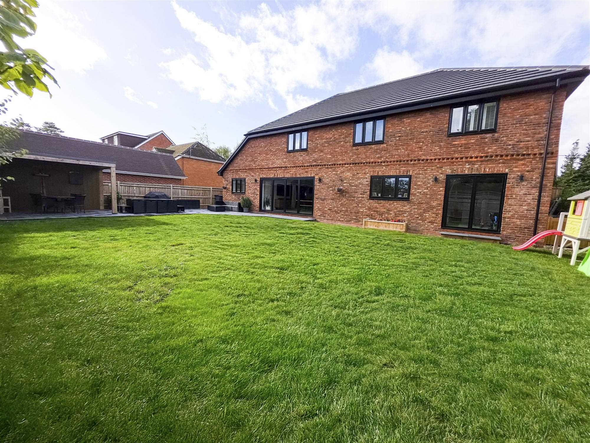 Byfleet Avenue - Picture 30