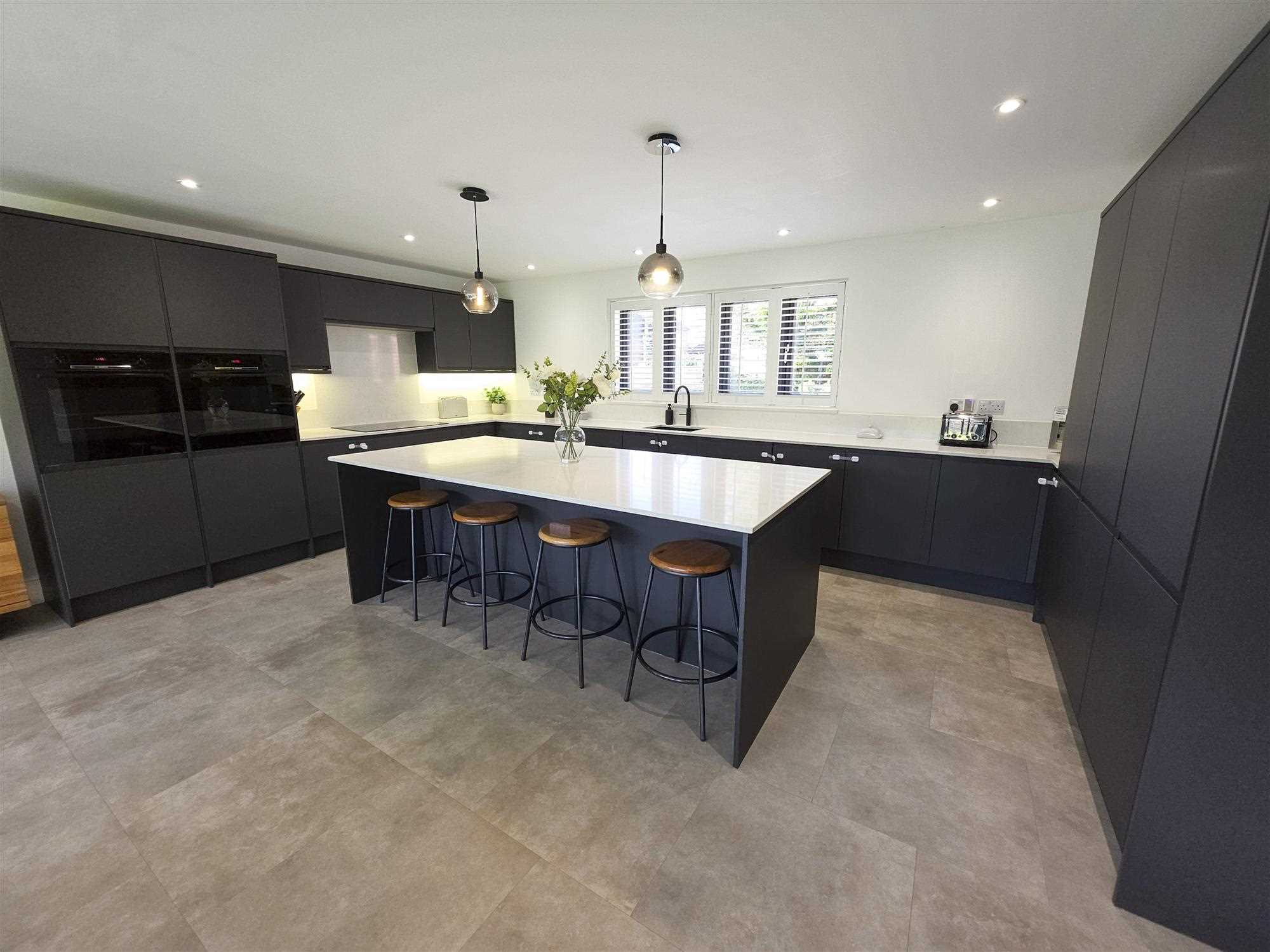 Byfleet Avenue - Picture 6
