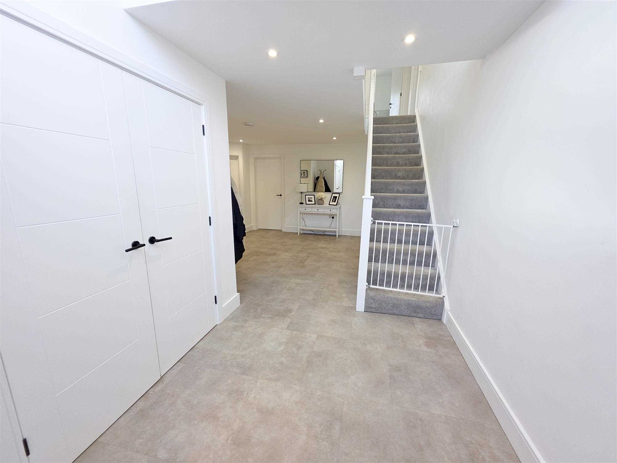 Byfleet Avenue - Picture 8