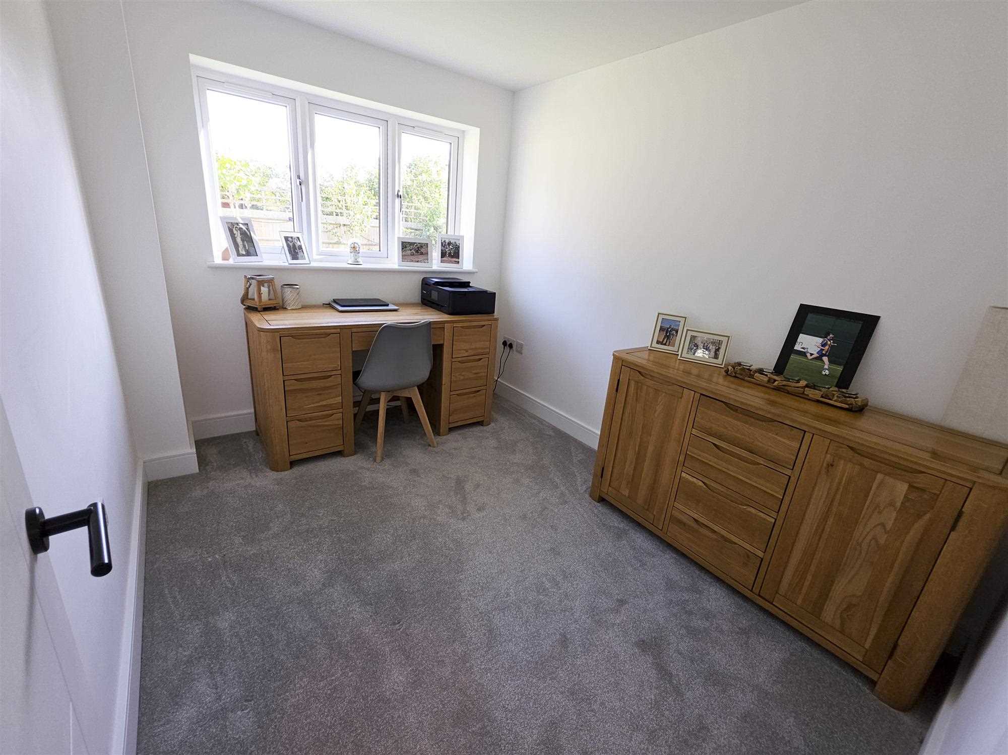 Byfleet Avenue - Picture 12