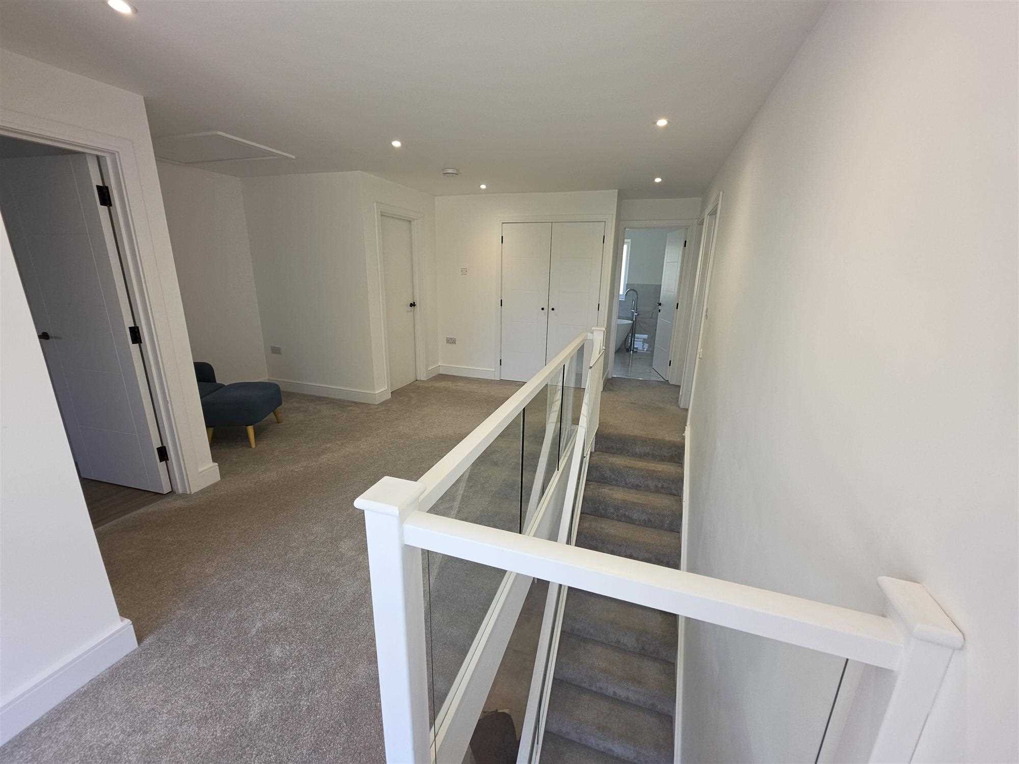 Byfleet Avenue - Picture 16