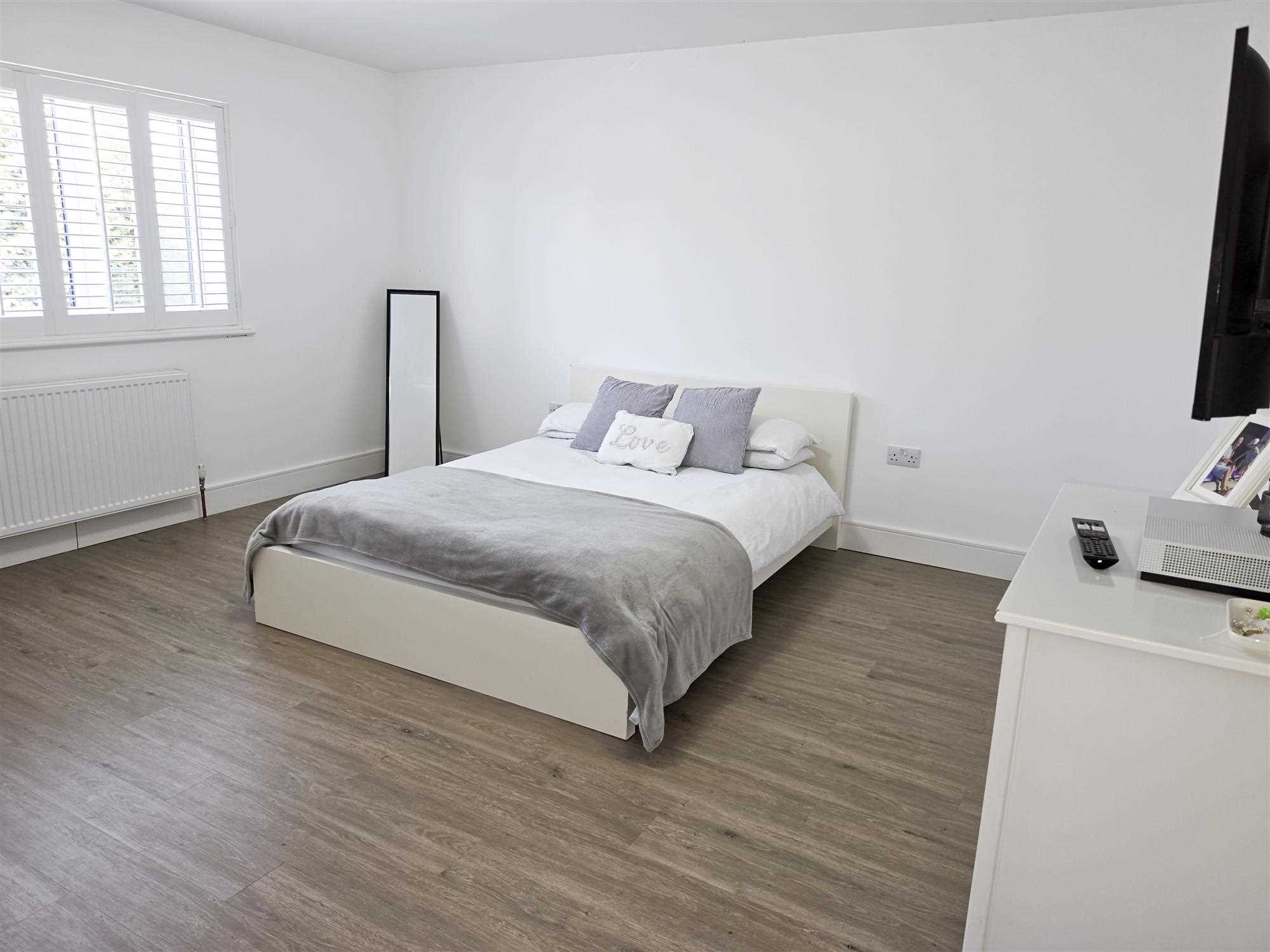 Byfleet Avenue - Picture 22