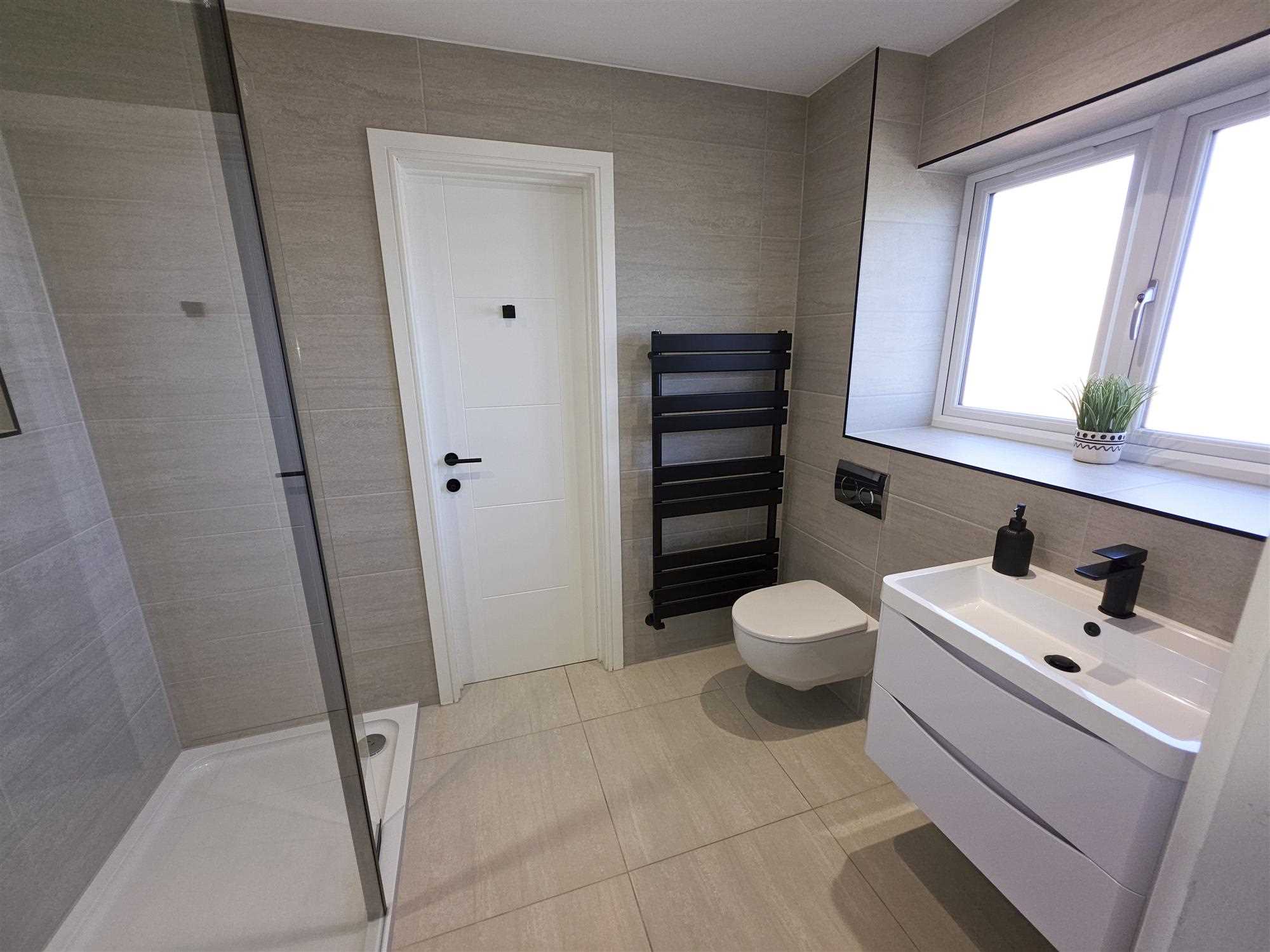 Byfleet Avenue - Picture 24